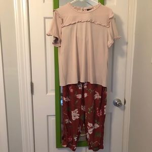 Cute bundled outfit! Floral pants flattering shirt